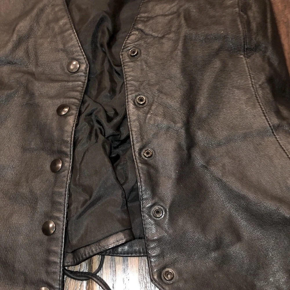 Vintage leather vest size medium with lace up back detail - Picture 3 of 5